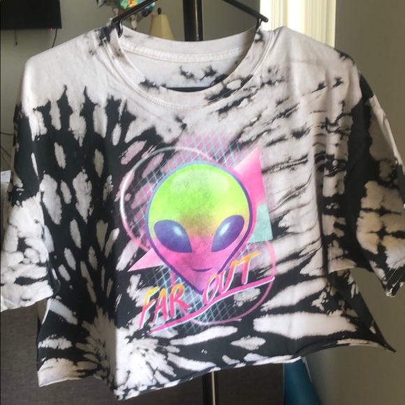 Tops - 100% cotton alien crop top T-shirt